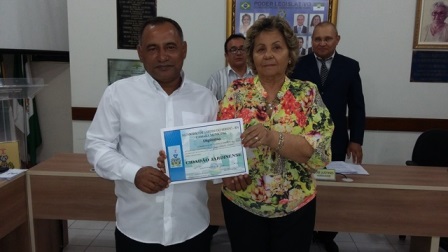 (O médico cubano Rafael Henrique Villa Lobos ganha o título de cidadão de Jardim do Seridó-RN na semana passada)
